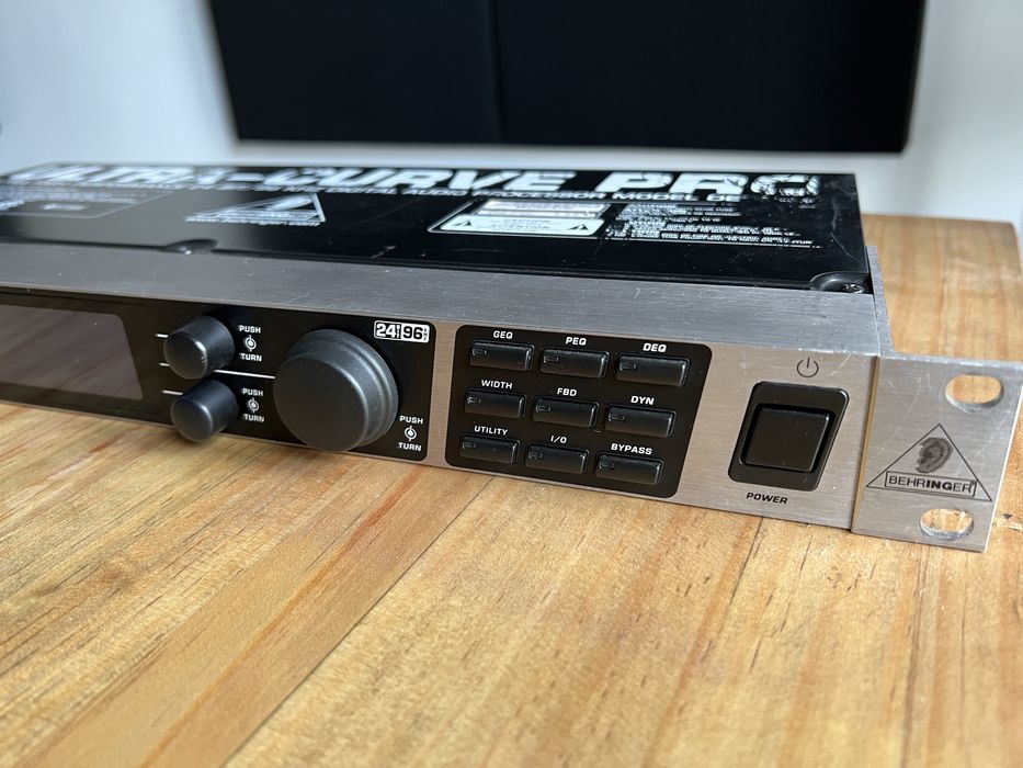 Equalizador Behringer DEQ2496 Ultra-Curve Pro EQ - bom estado