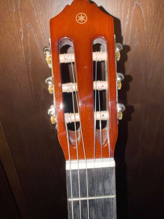 Guitarra Acústica YAMAHA C40 + YAMAHA Toner + KORG Toner