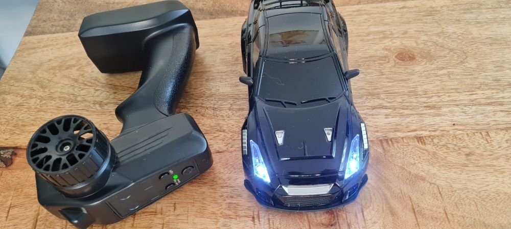 Zdalnie sterowany model do driftu