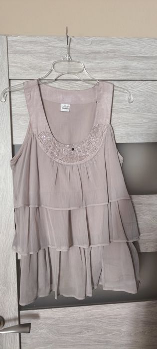 Bluzka damska z aplikacją.