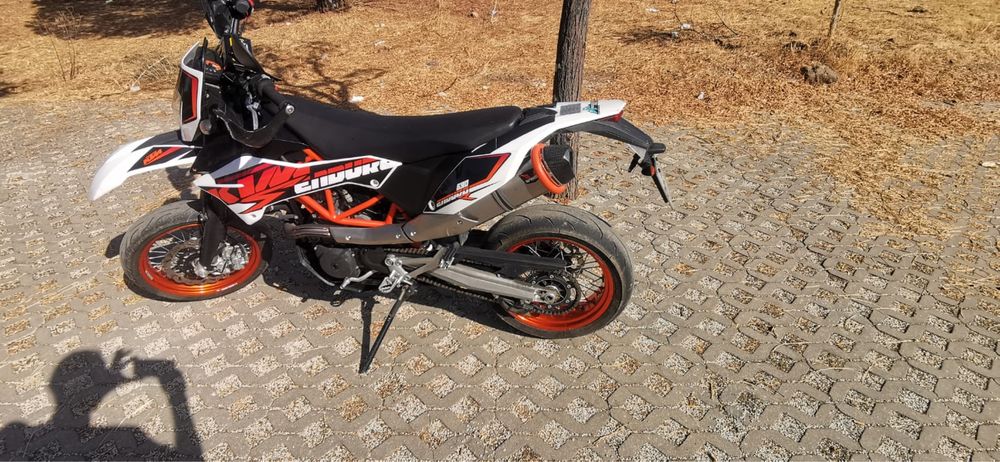KTM 690 Enduro R Supermotard  com 57 cv,  de 2016