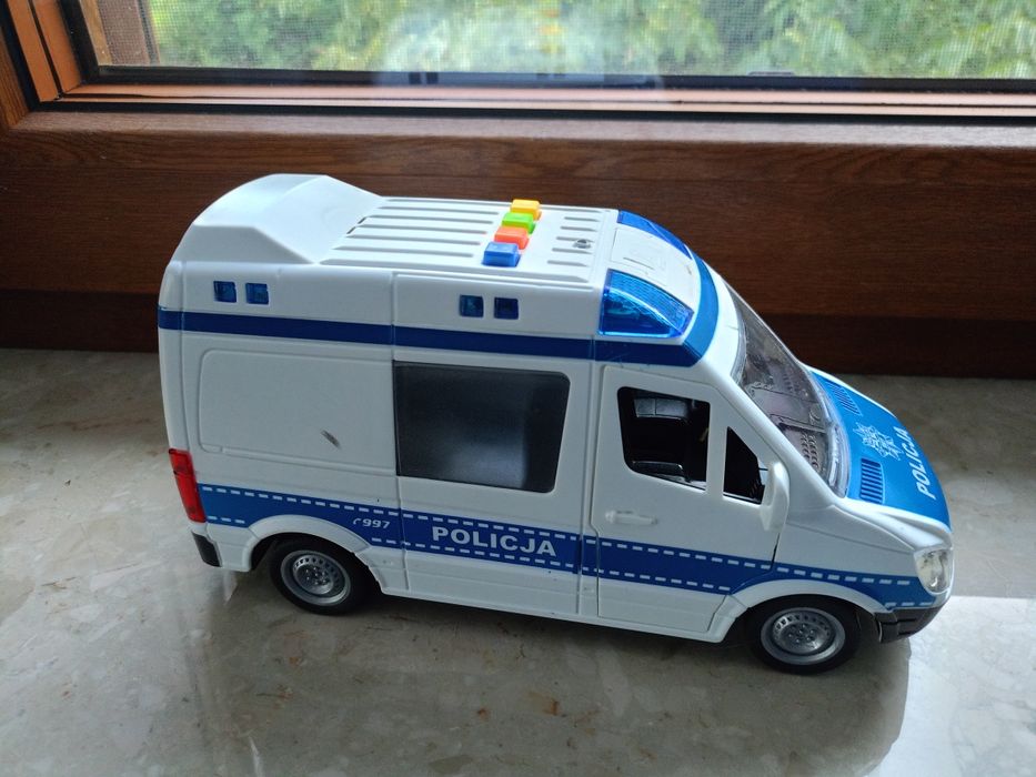 Policja z dźwiękiem i światłami