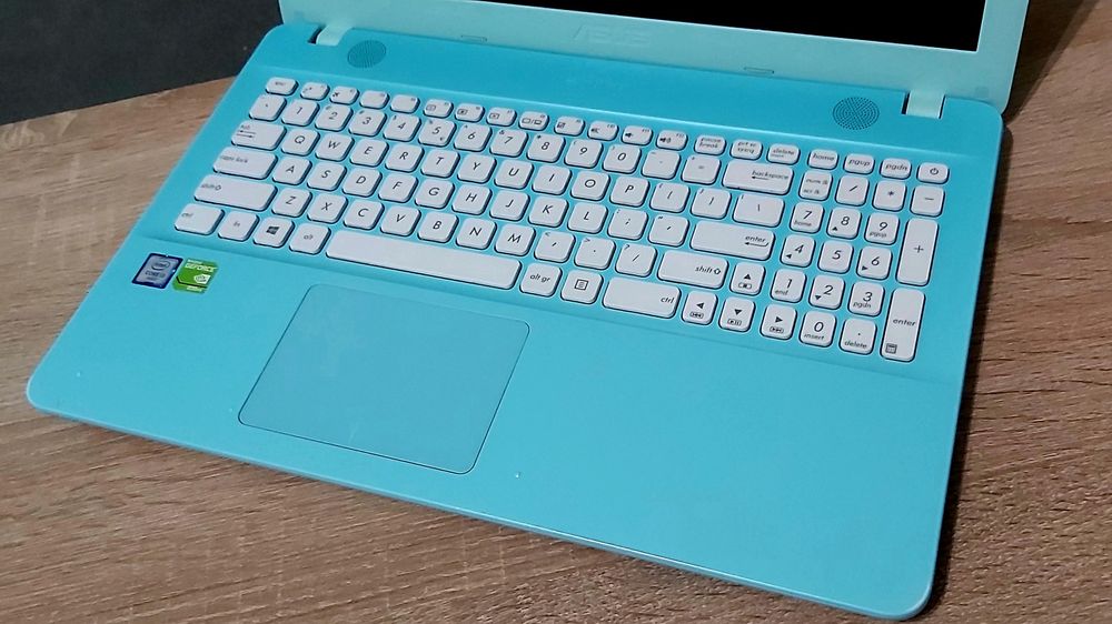 ASUS 15,6 Intel i3 12GB RAM DDR4 NVIDIA GeForce 920MX 2GB SSD 256GB