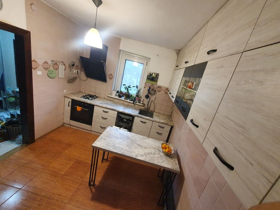 Продам кухню з технікою  столом варильною, мийка