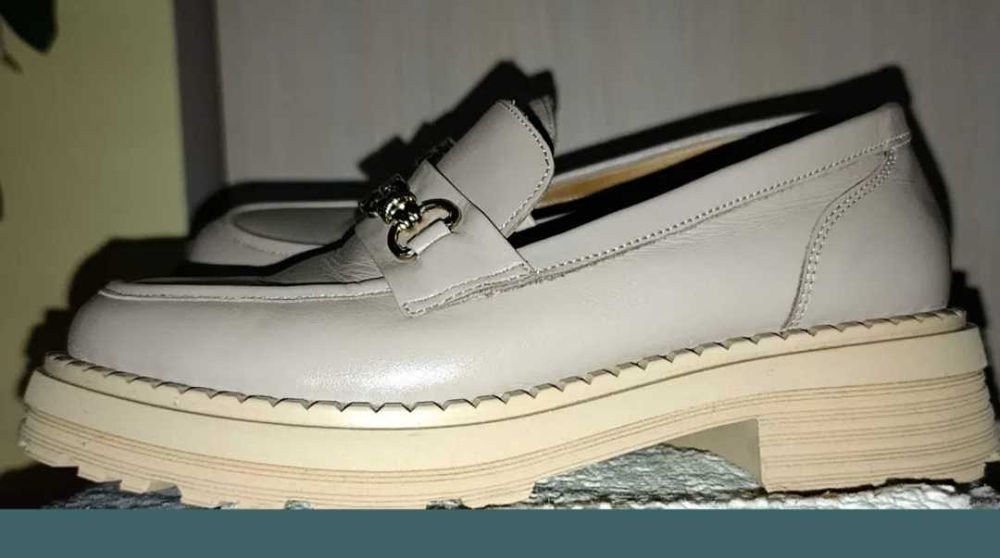 Mokasyny beżowe skóra naturalna r. 37 VENEZIA