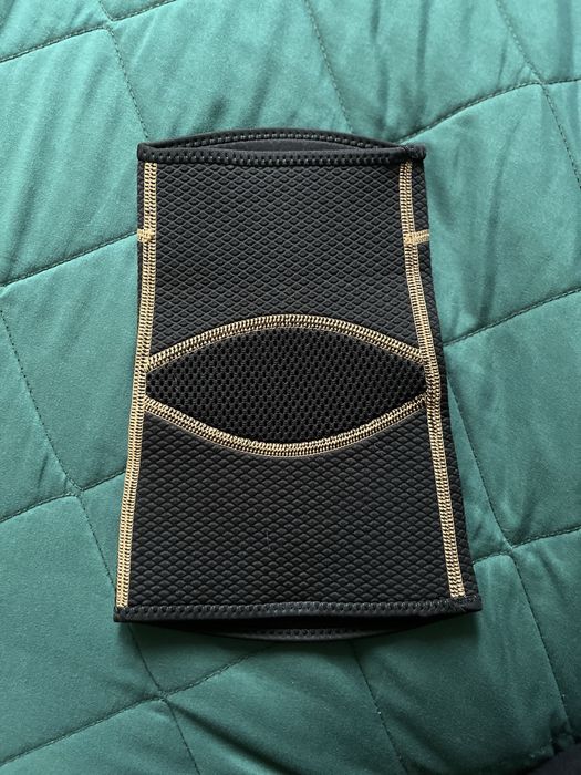 Opaska stabilizator neoprenowa na staw kolanowy kolano M