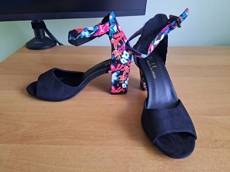 NOWE buty/sandaly na obcasie