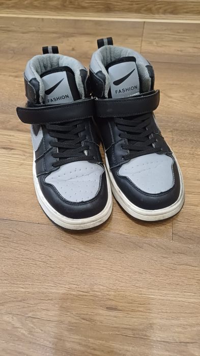 Продам сапожки-кросівки на хлопчика