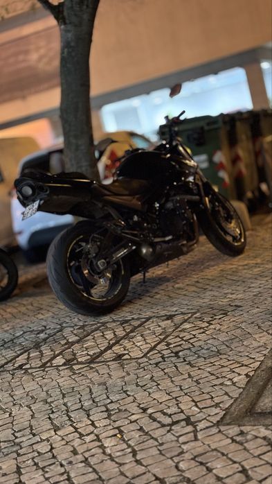 Suzuki Gsr 600  muito brm cuidada