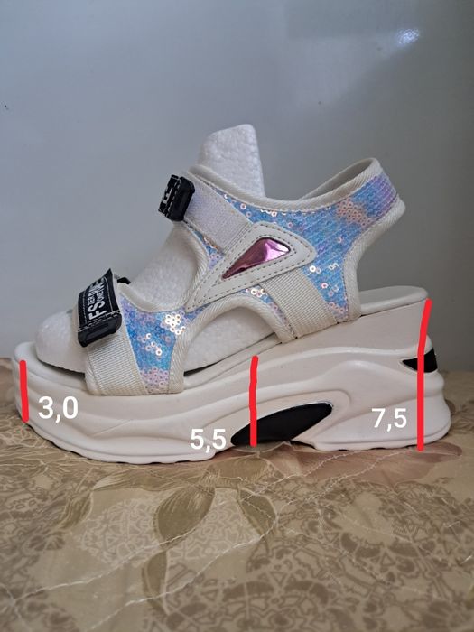 Босоножки  р.37-38 /23 -23,5 см.на платформе/танкетке