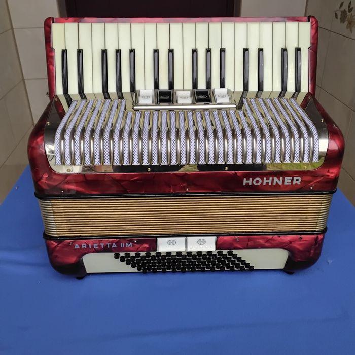 Akordeon  Hohner 72 b trzy chory