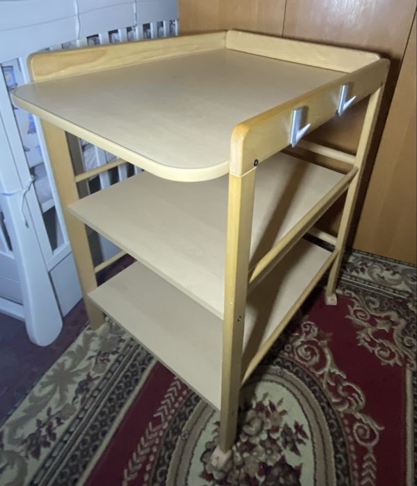 Пеленальний столик