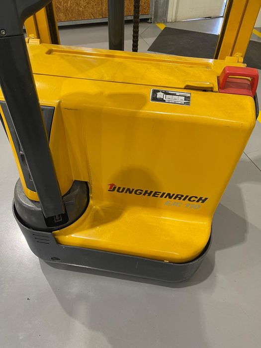 Empilhador elétrico jungheinrich