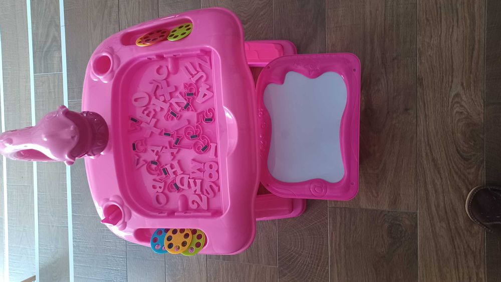 Stolik interaktywny z krzesełkiem