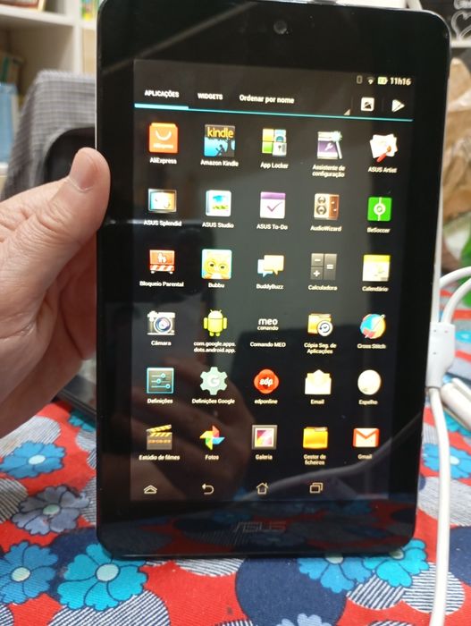 25€ tablet ASUS precisa de uma capa nova tem os botões estragados,