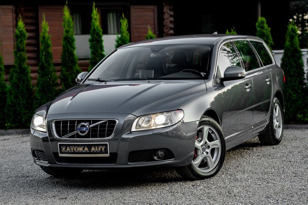 Volvo V70 2.0T 203KM Xenon Skóra Navi Tempomat PDC Grzane fot El. Klapa