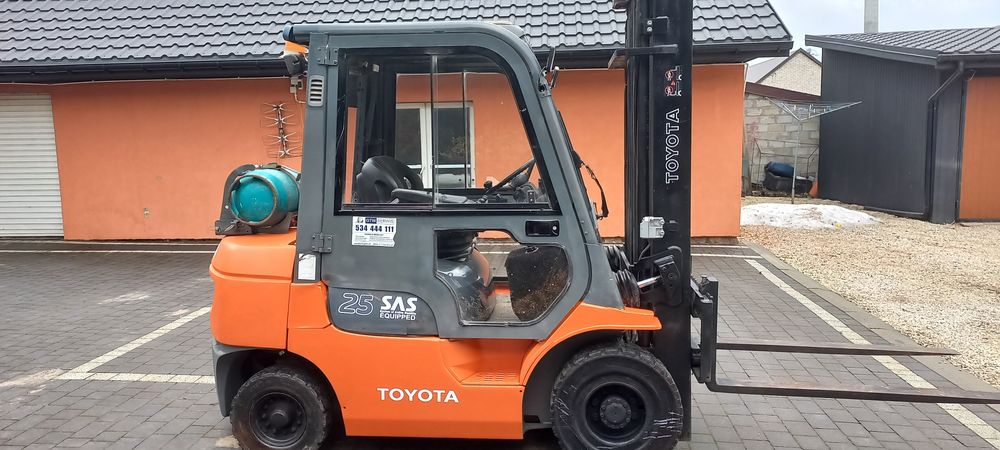 Wózek widłowy toyota 7fgf 2006r