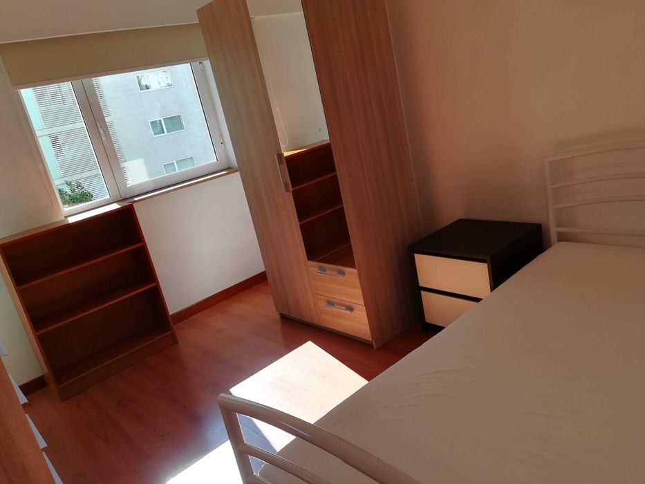 Quarto aluga-se na Alta de Lisboa