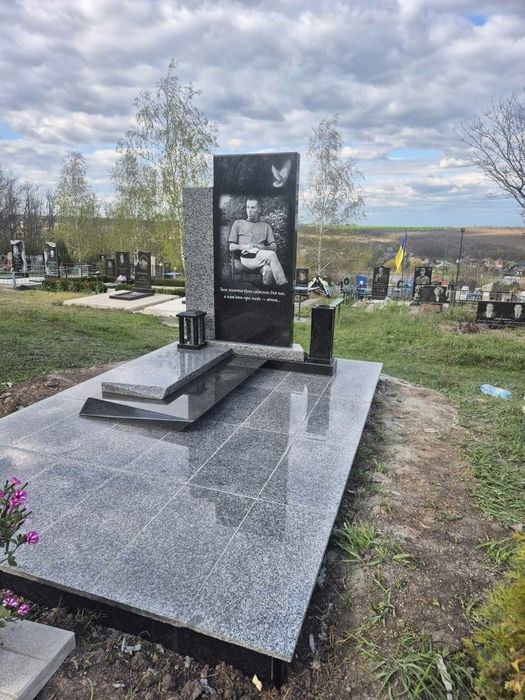 Гранитные памятники