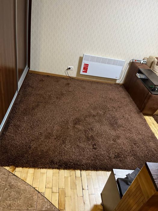 Два коври 2,3*2,3 та 2,0*1,8