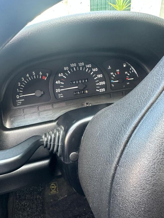 Opel Vectra A gasolina  1990. 141 mil km original. motor original em ótimo estado. freios novos.