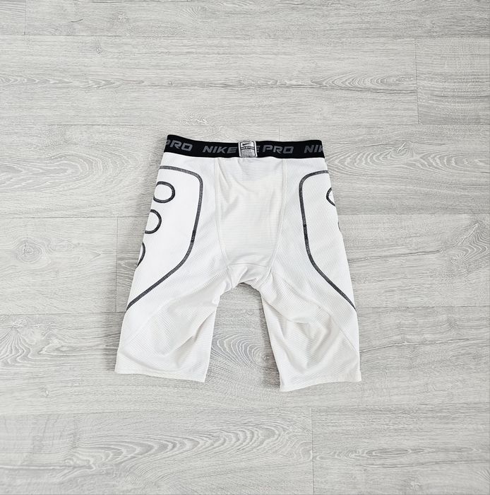 Białe spodenki sportowe Nike m 38
