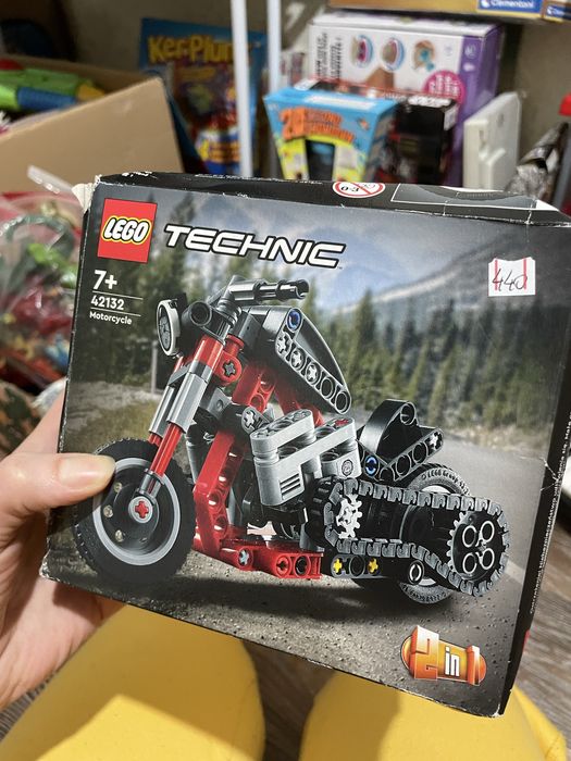 4 разных лего, уже собраное, все детали есть