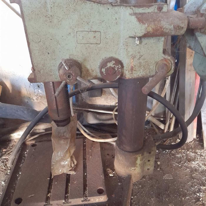 промисловий свердлильний верстат