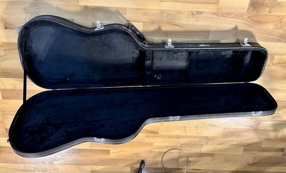 Kejs twardy case do basu bass