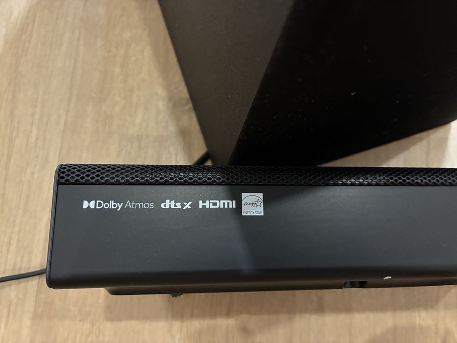 Soundbar com Subwoofer – Dolby Atmos & DTS:X | Excelente Estado