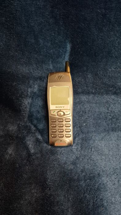 Колекційний Sony CMD J6