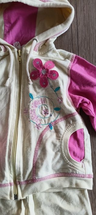 Bawełniany dres dla dziewczynki rozmiar 92