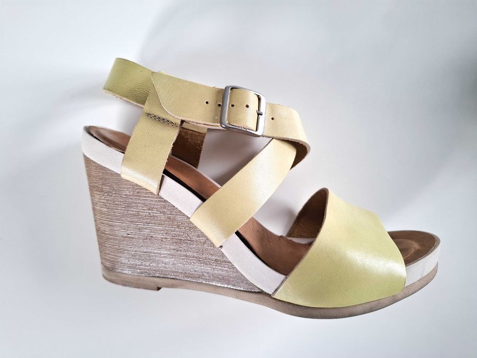 Buty Ryłko Relax - sandały na koturnie 36. Skóra naturalna