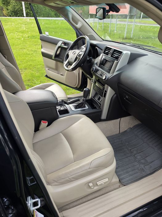 Piękna  Toyota Land Cruiser 150 Polski salon  bezwypadkowe