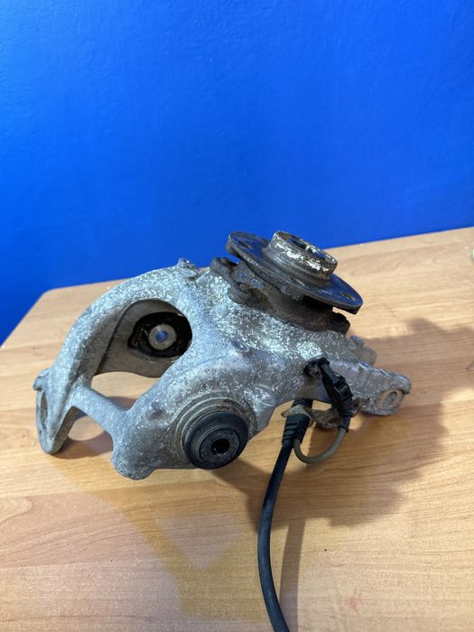 Zwrotnica piasta lewa Audi A5 a4 b8