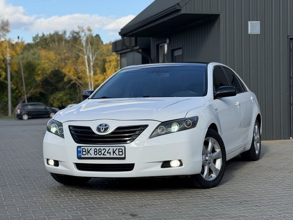 Продам Toyota Camry гібрид