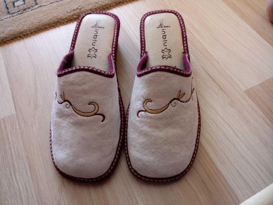 eleganckie kapcie INBLU na koturnie rozmiar 36