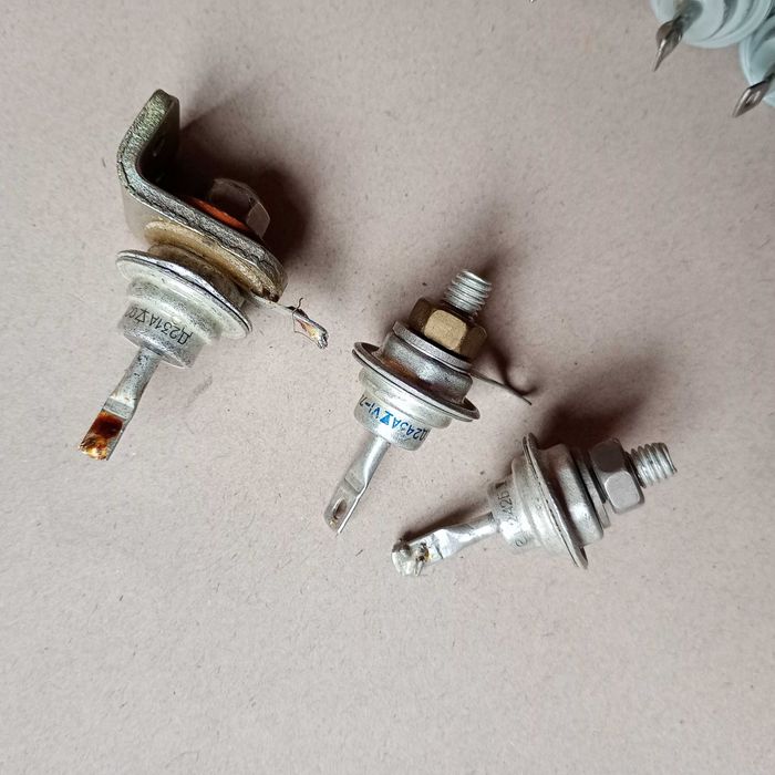 Tyrystor D242, ED242, KU202E