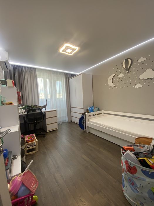 Продам 4 квартиру, пр. Л. Свободы 39, м. « Победа»