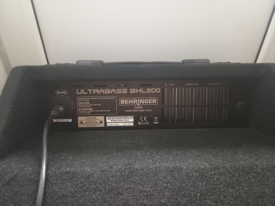 Комбопідсилювач  Behringer ULTRABASS BXL900