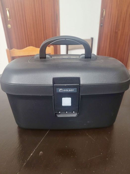 Mala Delsey com código (porta jóias)