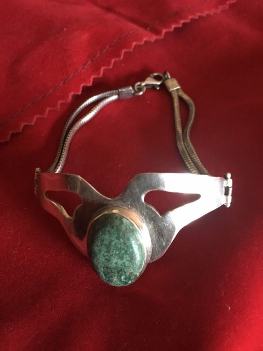 Pulseiras em prata de lei 92.5 e pedras. Origem: Índia