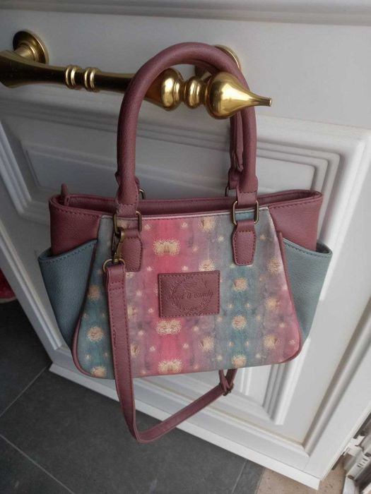 Elegante mala de senhora, da marca ''sweet & candy''.