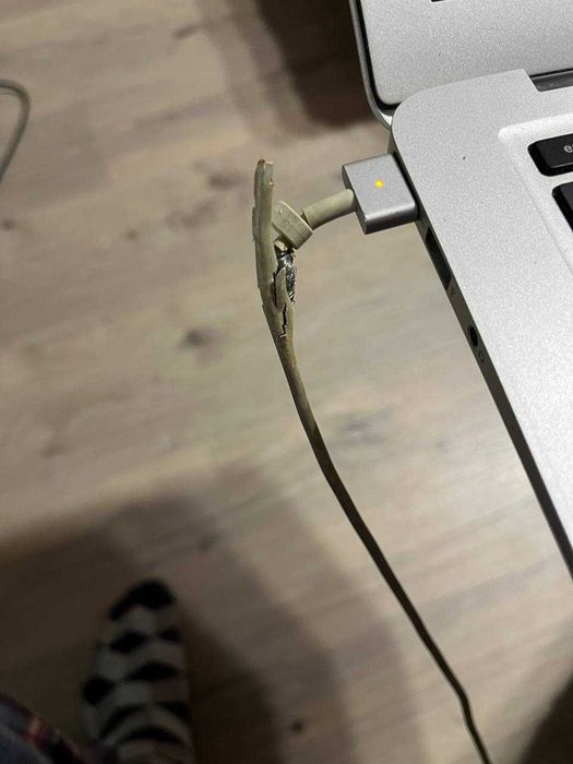 Apple MacBook Air A1466 / 13.3