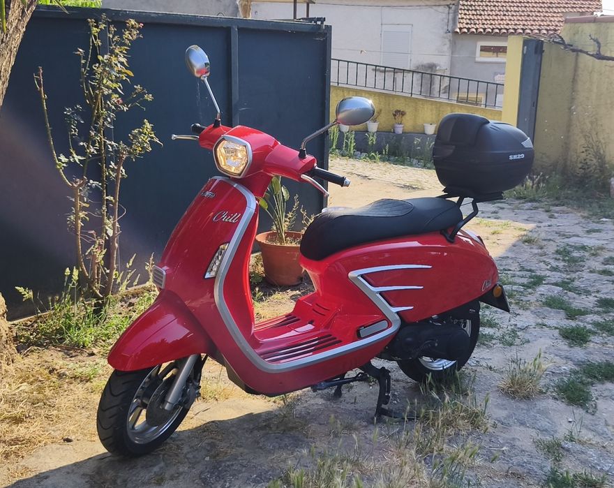 Scooter 125cc UM-CHILL, ainda na garantia.