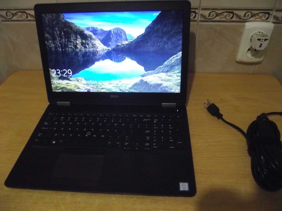 Ноутбук Dell  i5-6440HQ AMD FirePro 8Gb 256Gb NVME 15.6 HD