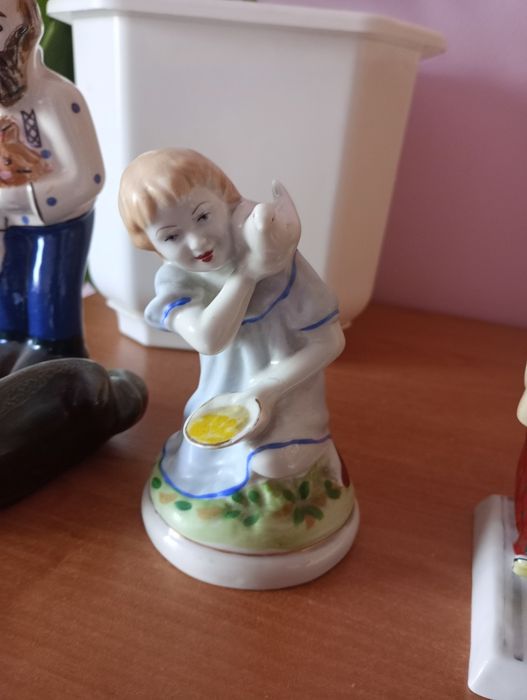 Статуэтки фарфоровые