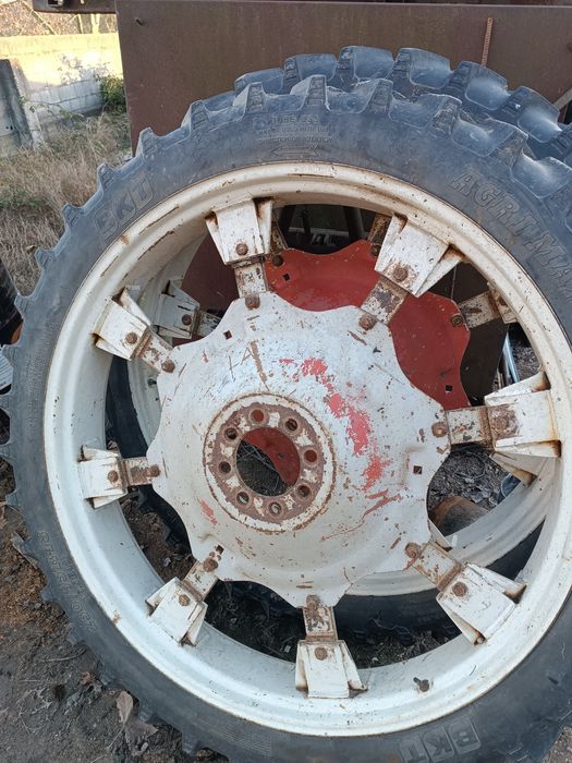 Rodas estreitas trator