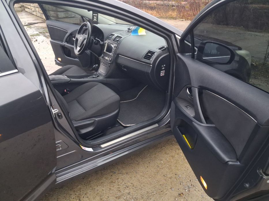 Продам тойота авенсіс