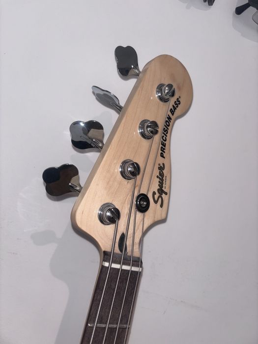 Gitara basowa squier